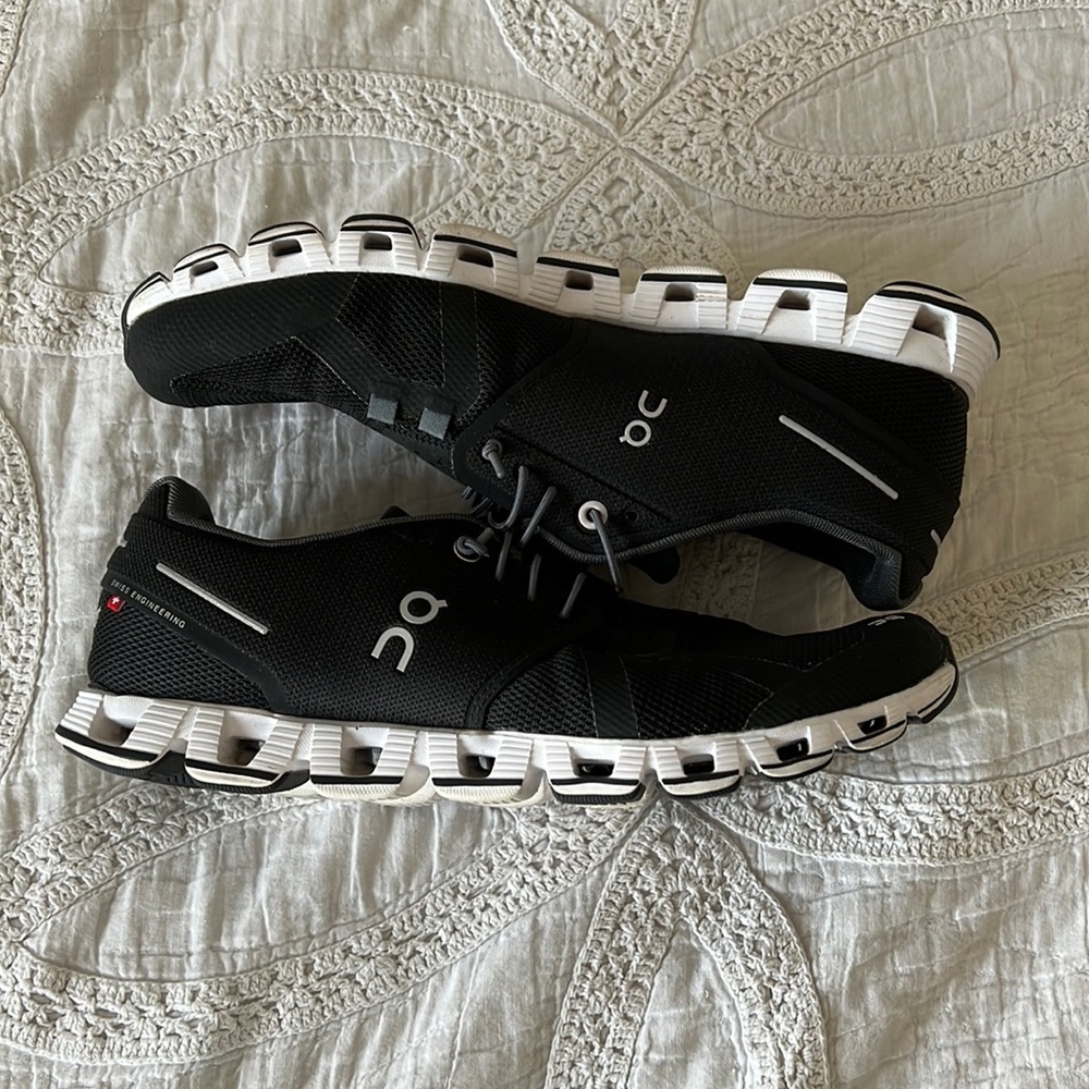 On cloud Womens running shoes *read description*